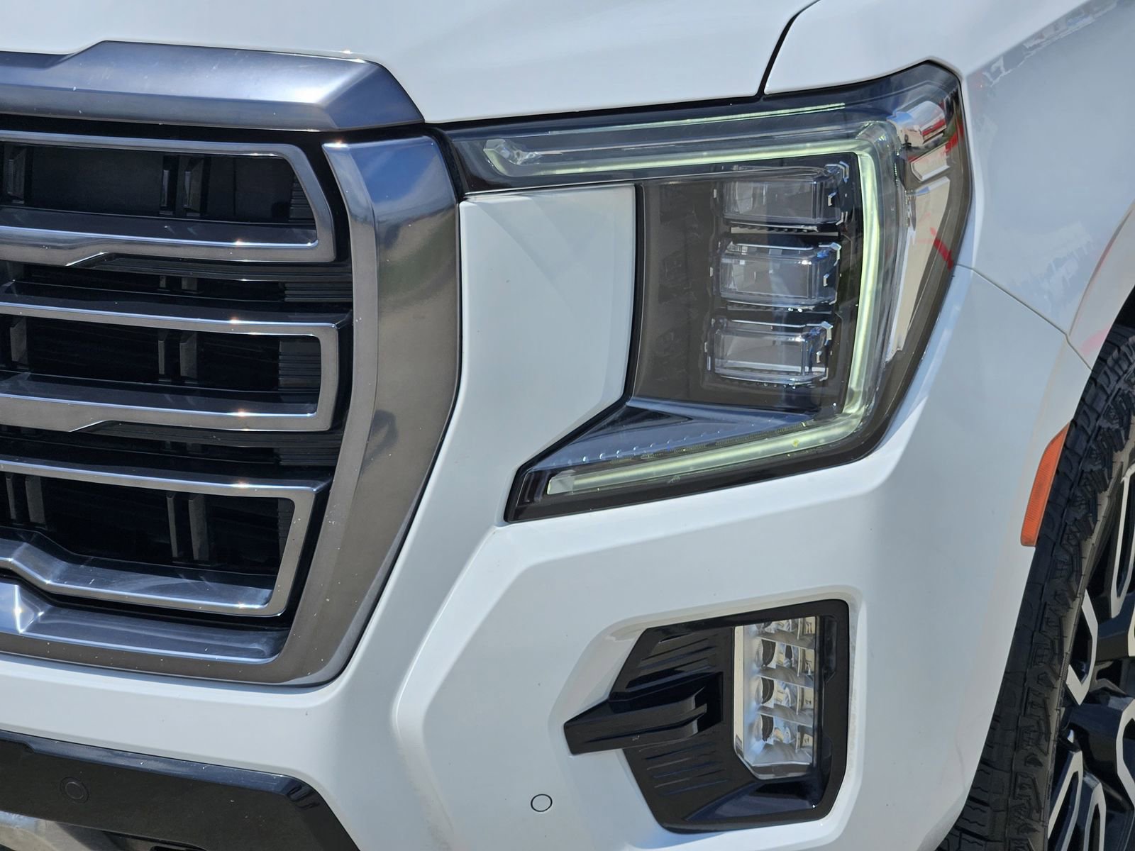Used 2024 GMC Yukon XL AT4 w/ AT4 Premium Package AWD/4WD image 11
