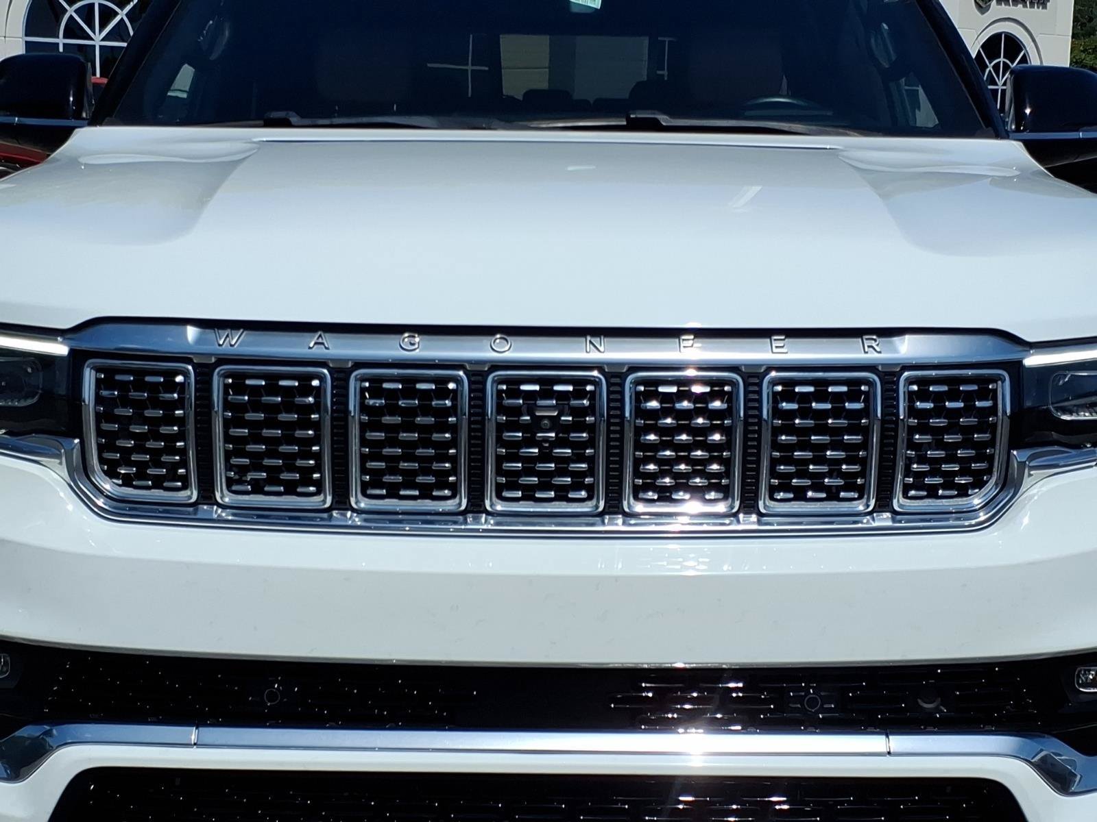 Used 2023 Jeep Grand Wagoneer Series III AWD/4WD image 16