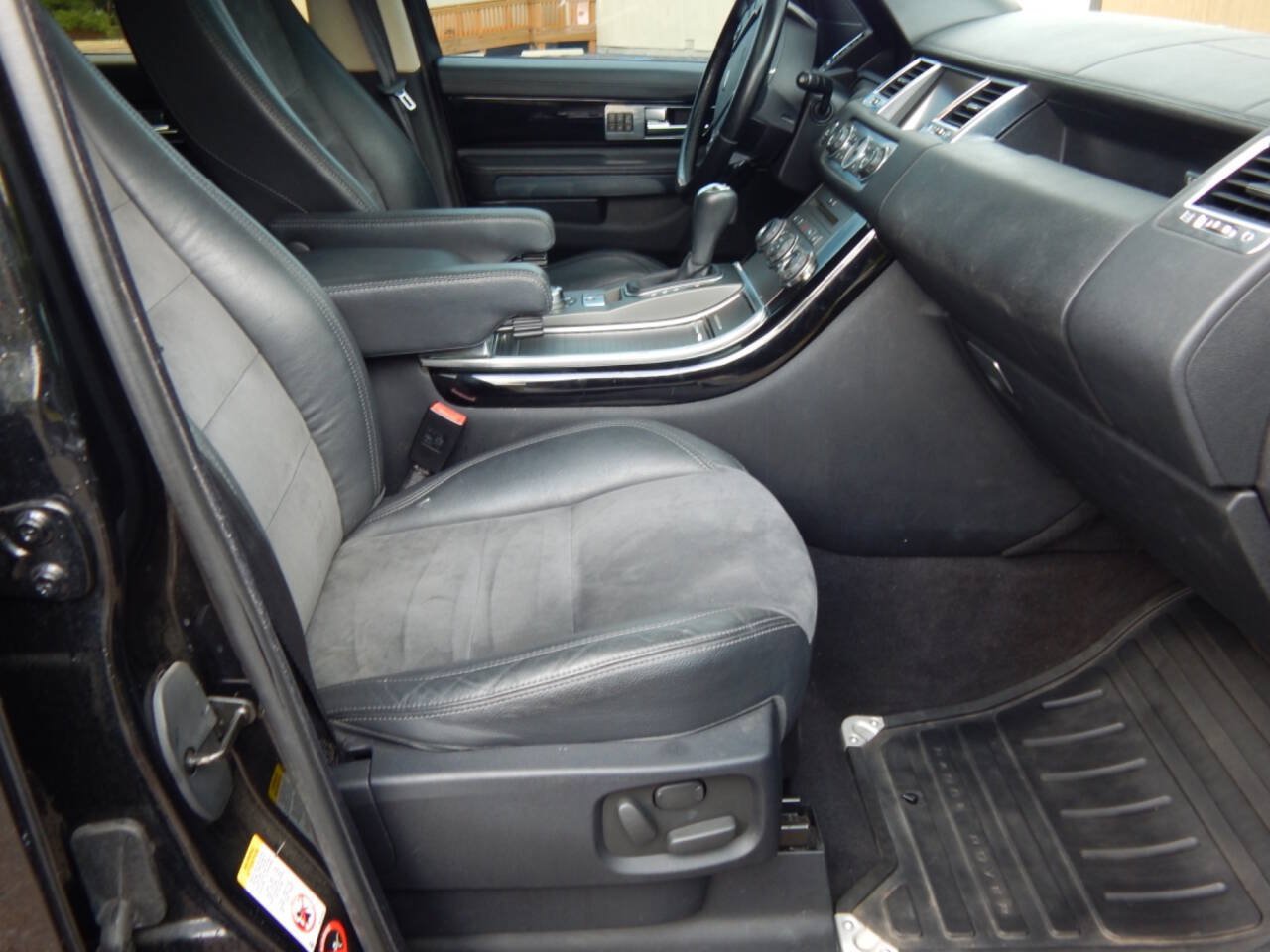 Used 2011 Land Rover Range Rover Sport HSE AWD/4WD image 21