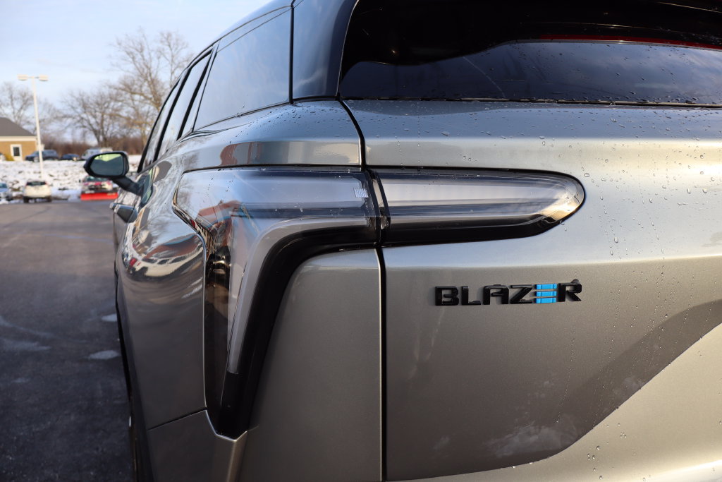 New 2026 Chevrolet Blazer EV SS w/ LPO, Blackout Package AWD/4WD image 39