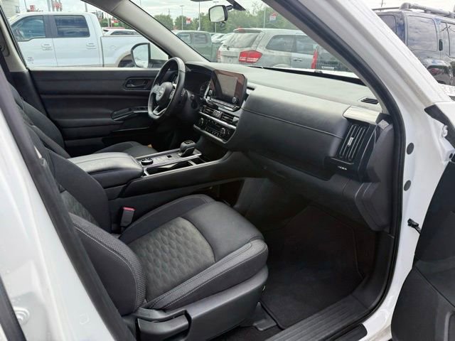Used 2023 Nissan Pathfinder SV w/ Black Appearance Package AWD/4WD image 12
