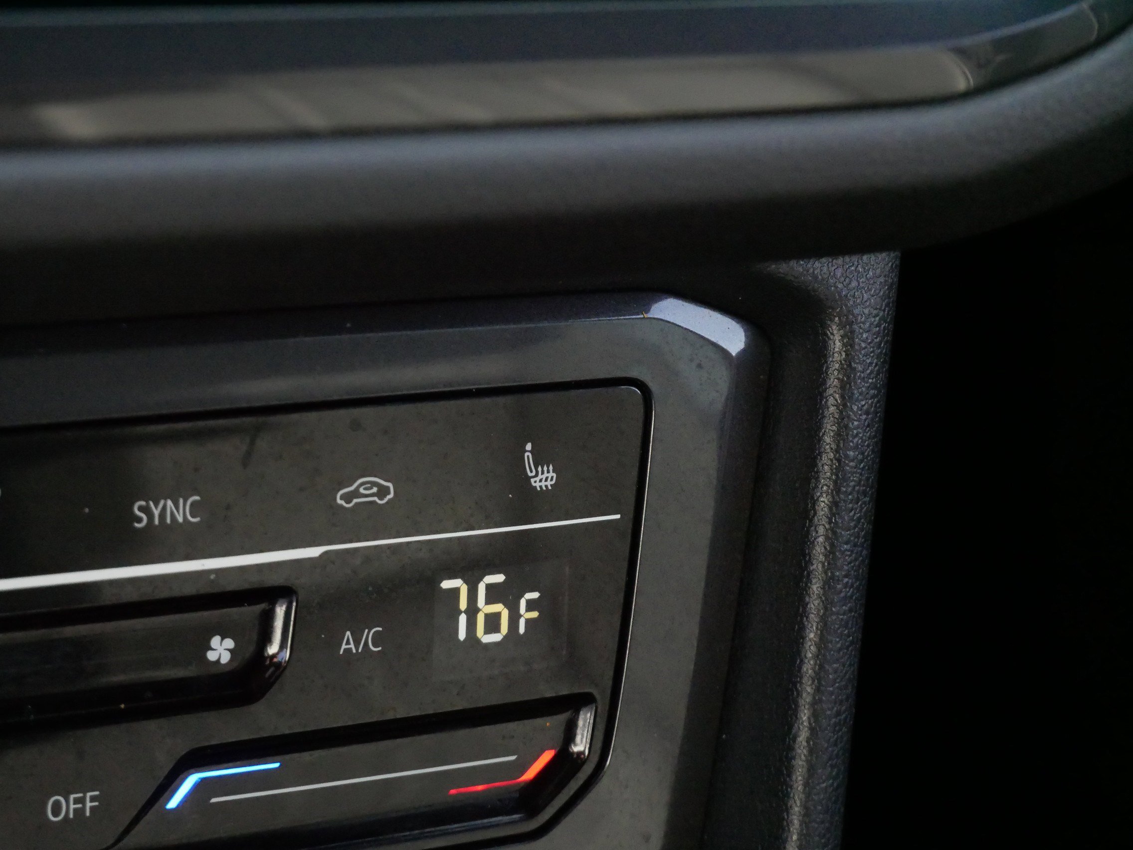 Certified 2024 Volkswagen Tiguan SE R-Line image 27