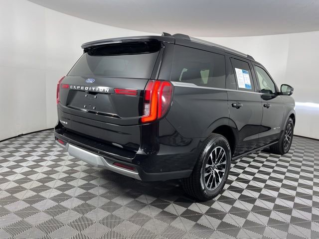 Used 2025 Ford Expedition Platinum image 11