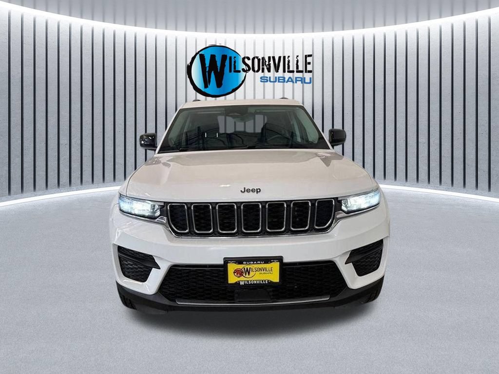 Used 2024 Jeep Grand Cherokee Laredo AWD/4WD image 4