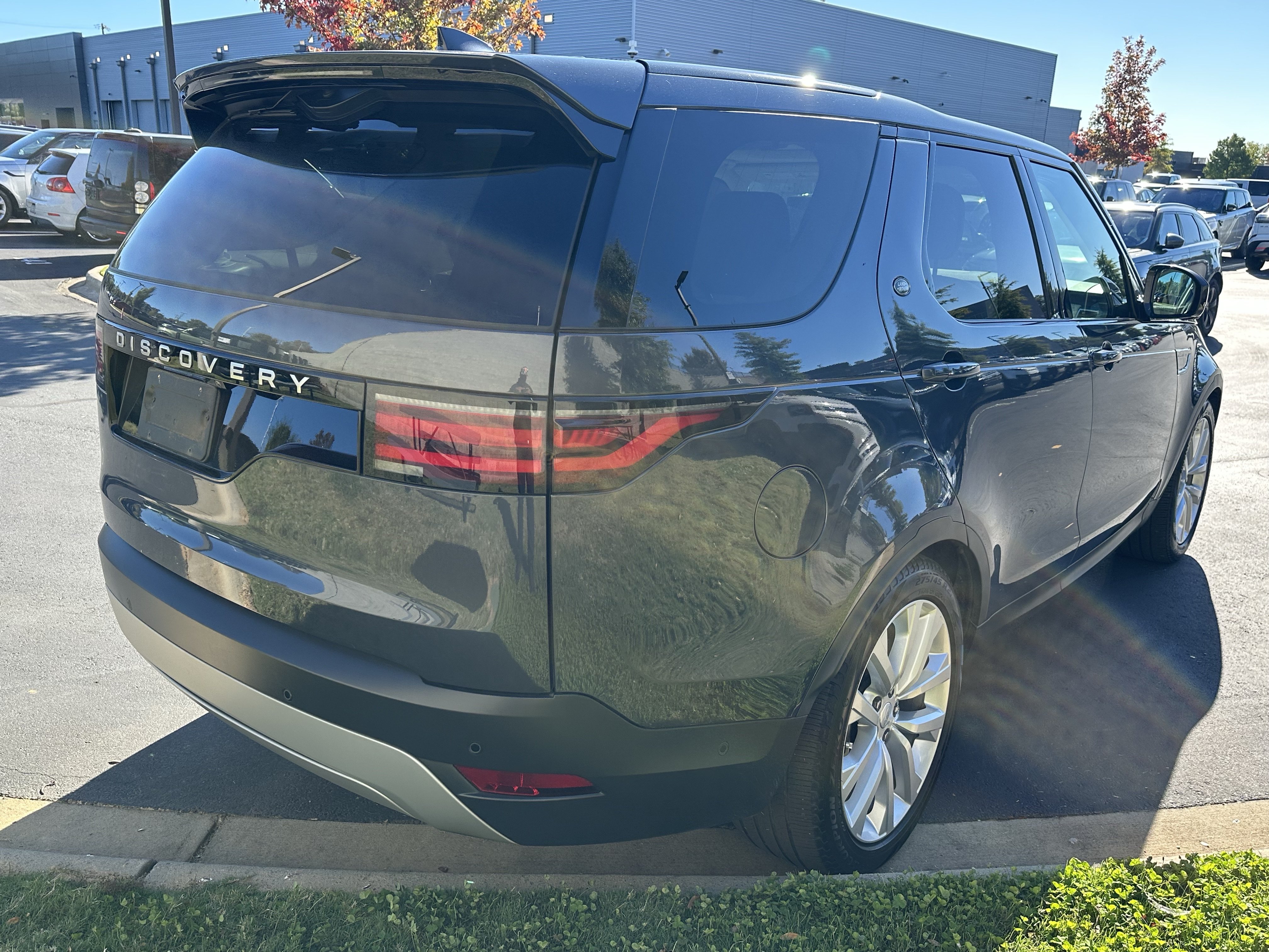 Used 2024 Land Rover Discovery S AWD/4WD image 7