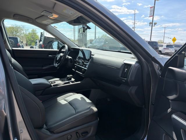 Used 2025 Nissan Pathfinder SL w/ Cargo Package image 33