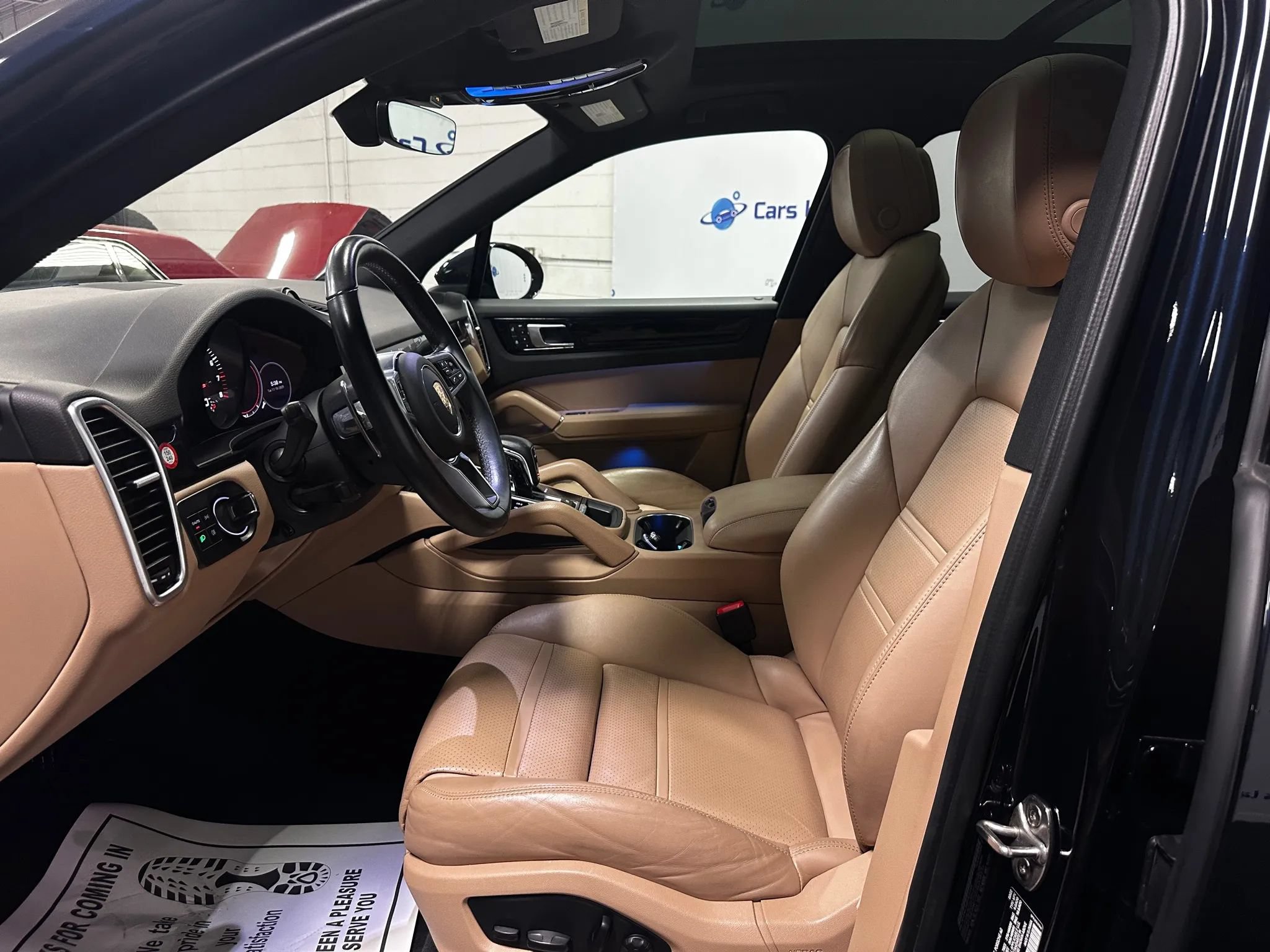 Used 2022 Porsche Cayenne AWD/4WD image 11