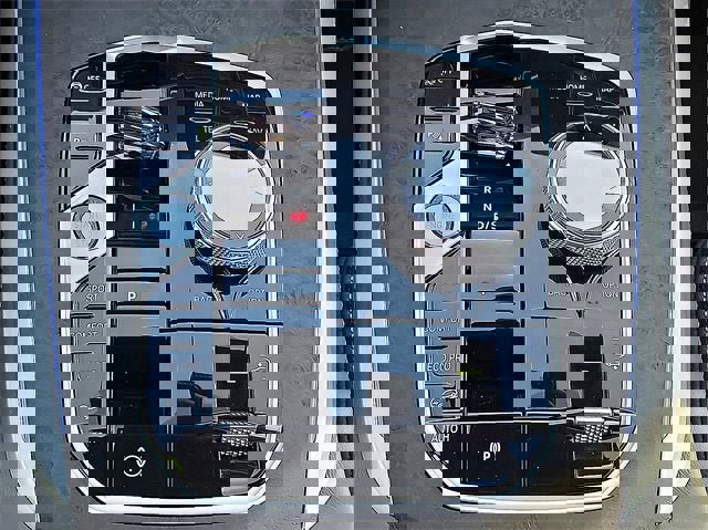 Used 2025 BMW X7 xDrive40i w/ Executive Package image 20