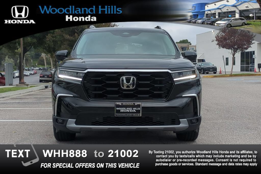 Used 2025 Honda Pilot Touring image 2
