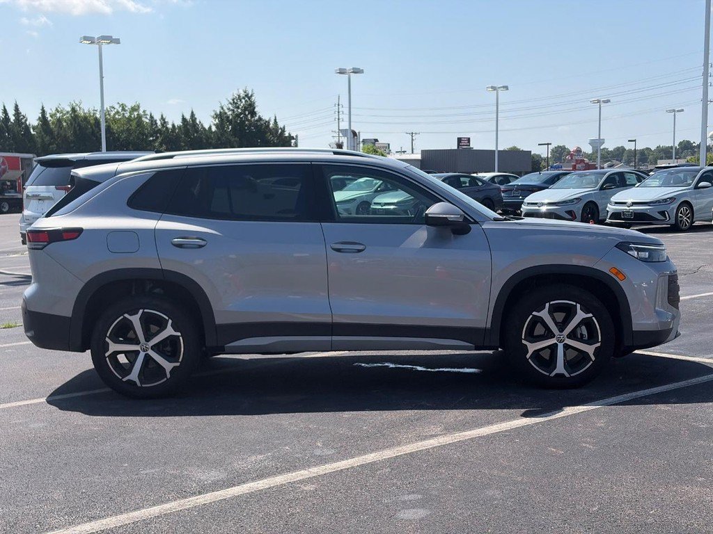 Certified 2026 Volkswagen Tiguan SE AWD/4WD image 4