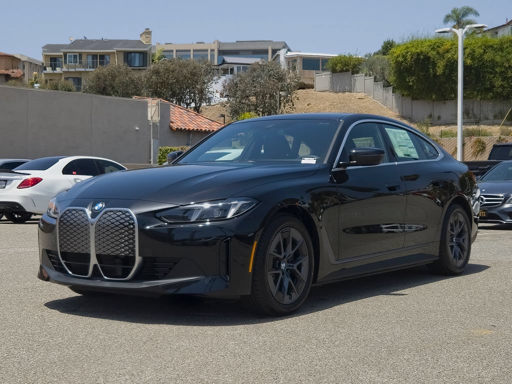 New 2026 BMW i4 eDrive40 w/ Parking Assistance Package RWD image 2