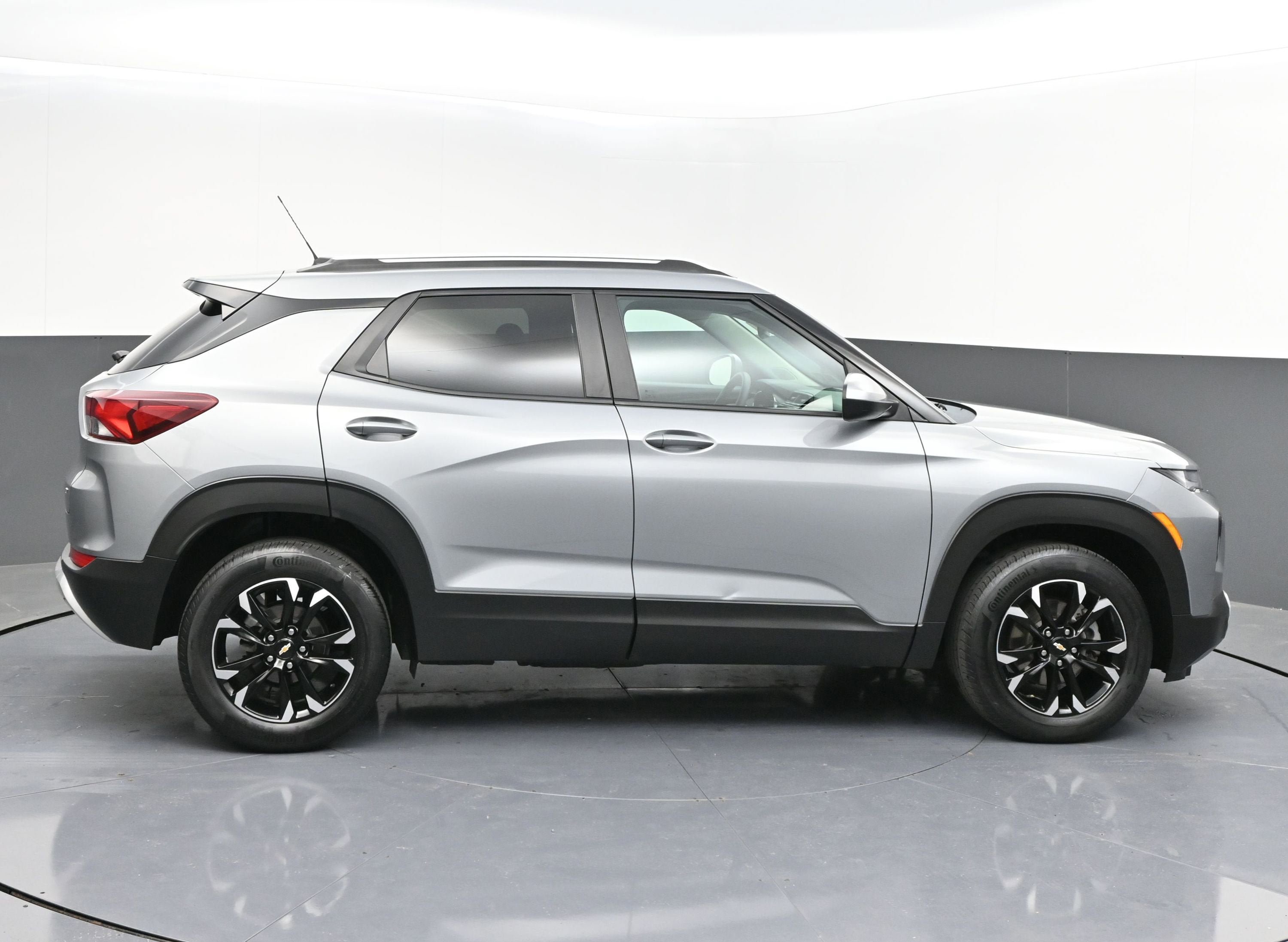 Certified 2023 Chevrolet TrailBlazer LT w/ Convenience Package FWD image 8