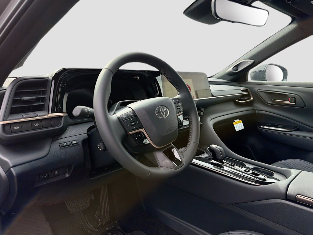 New 2026 Toyota Crown Platinum image 4