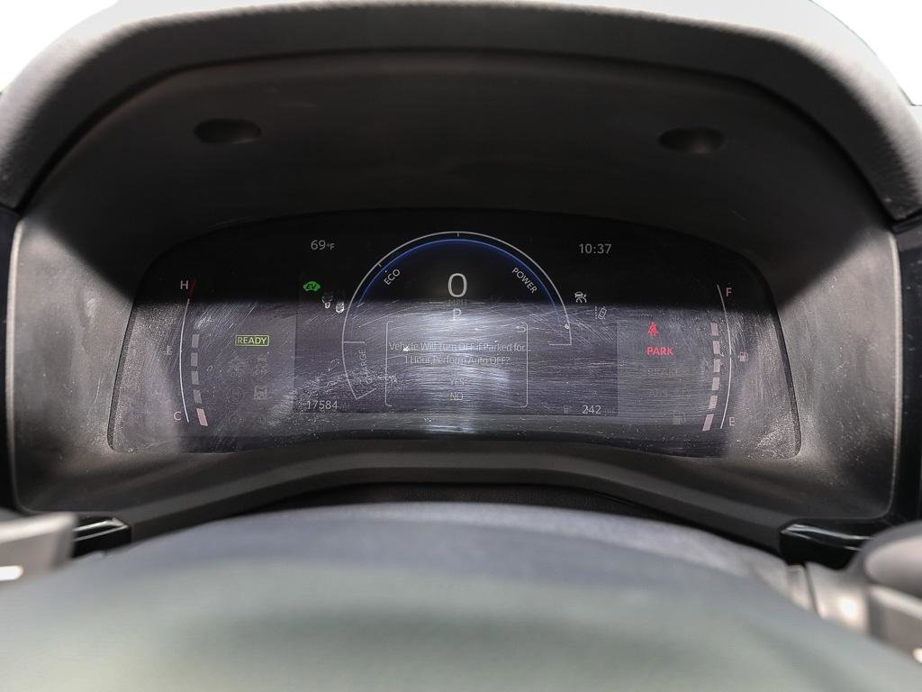 Used 2025 Toyota Camry SE image 13