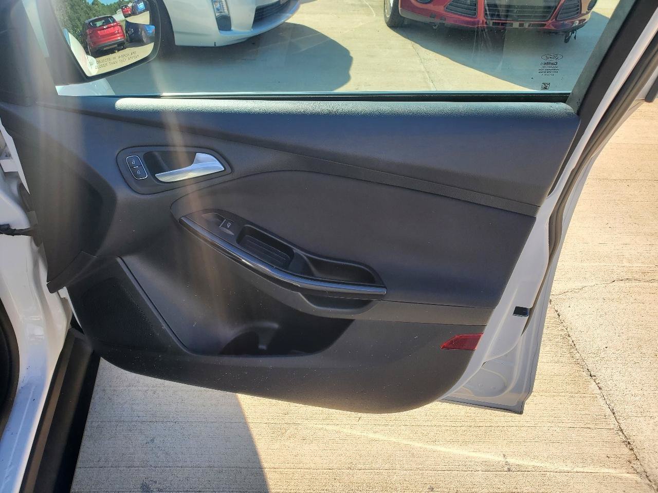 Used 2015 Ford Focus Titanium FWD image 6