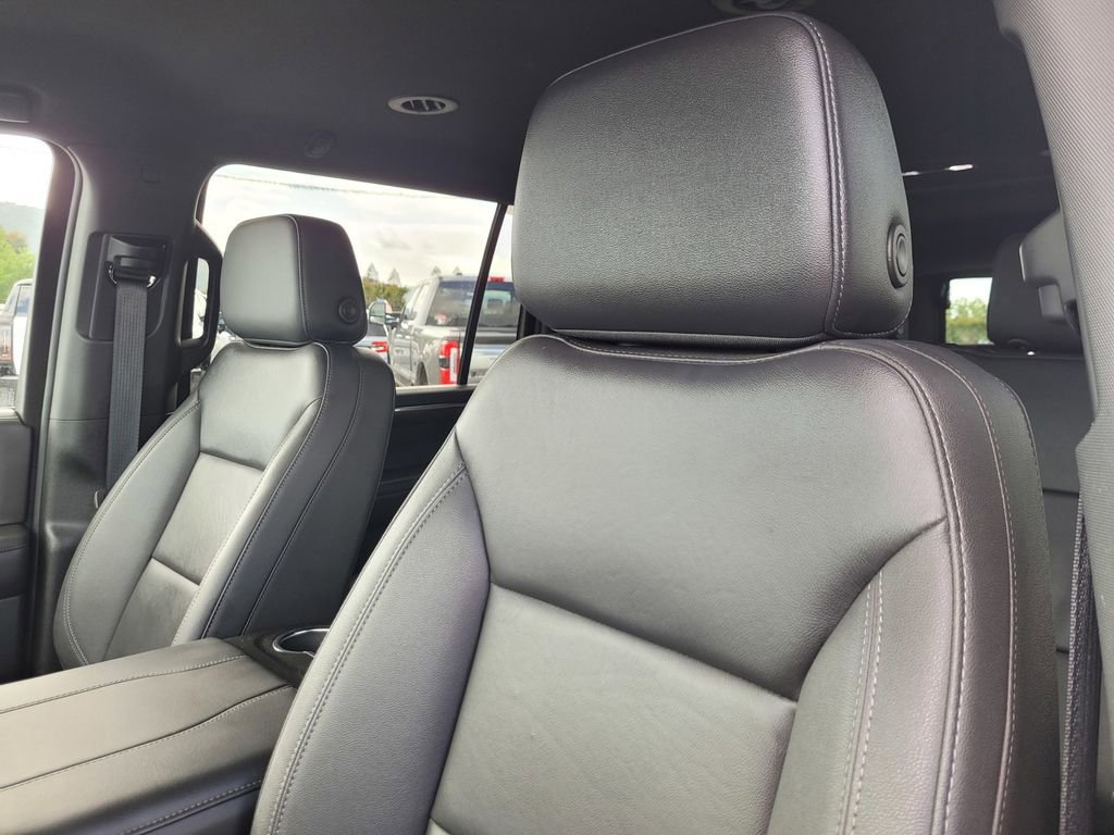Used 2025 Chevrolet Suburban Z71 AWD/4WD image 17