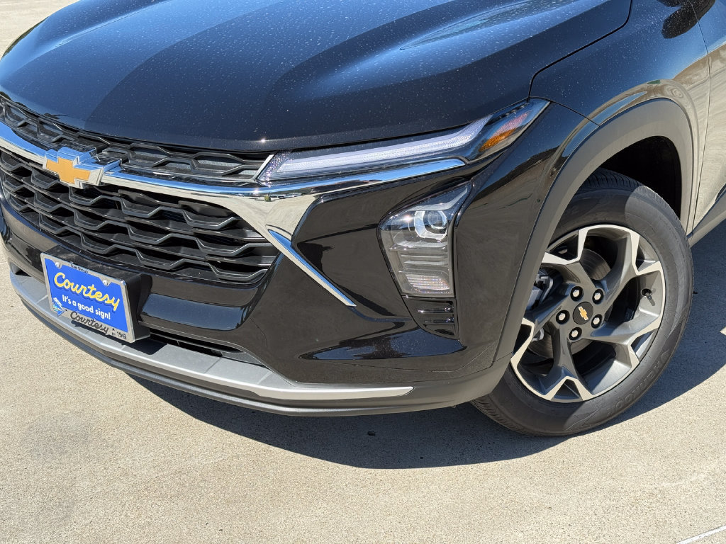 New 2026 Chevrolet Trax LT w/ LT Convenience Package FWD image 3