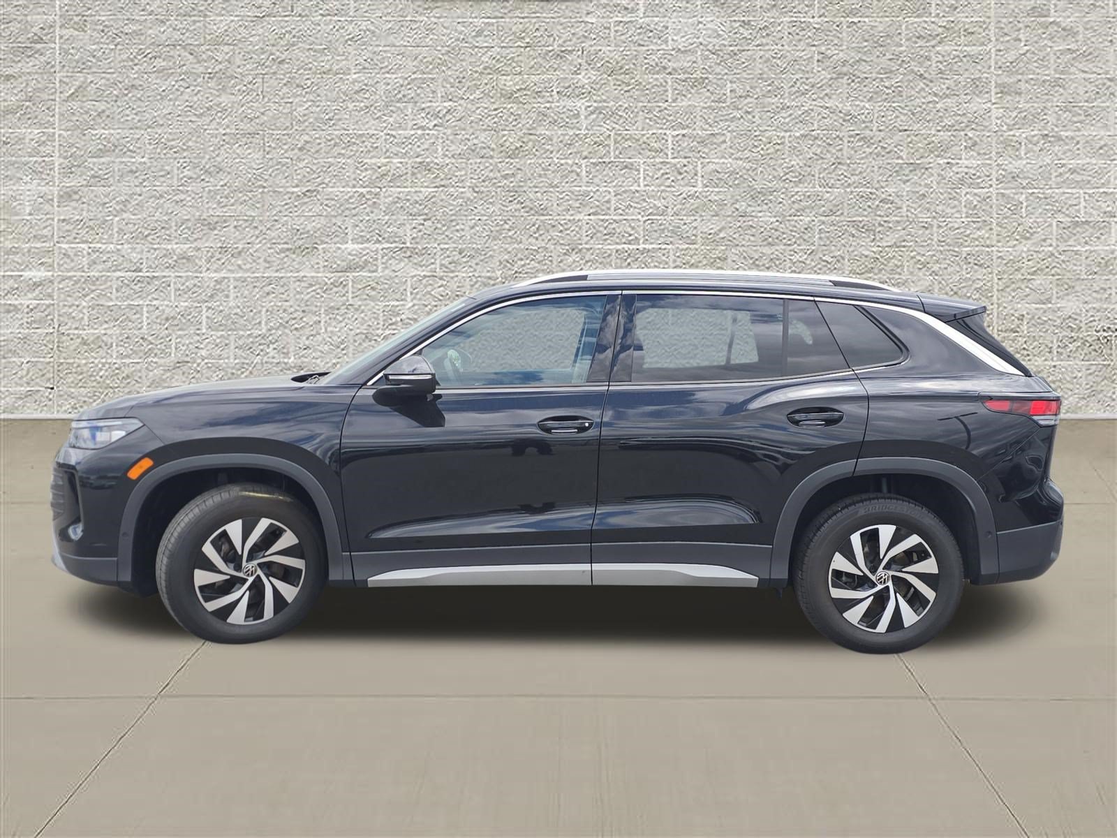 New 2025 Volkswagen Tiguan S AWD/4WD image 4