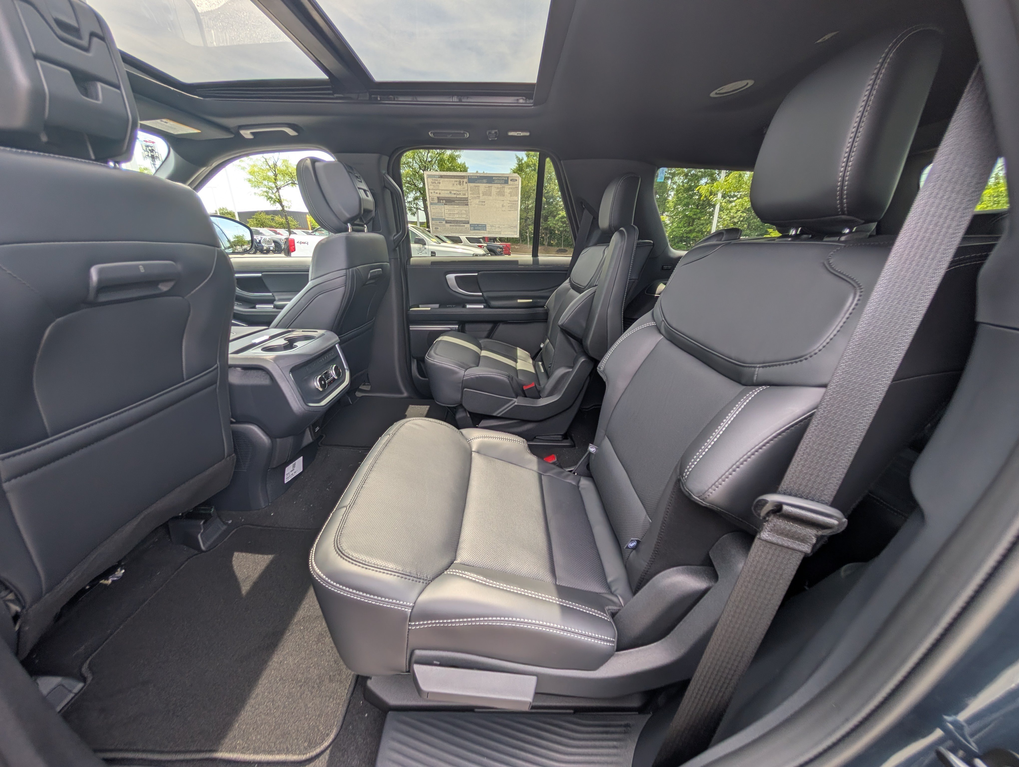 New 2026 Ford Expedition Platinum w/ Stealth Appearance Package AWD/4WD image 13