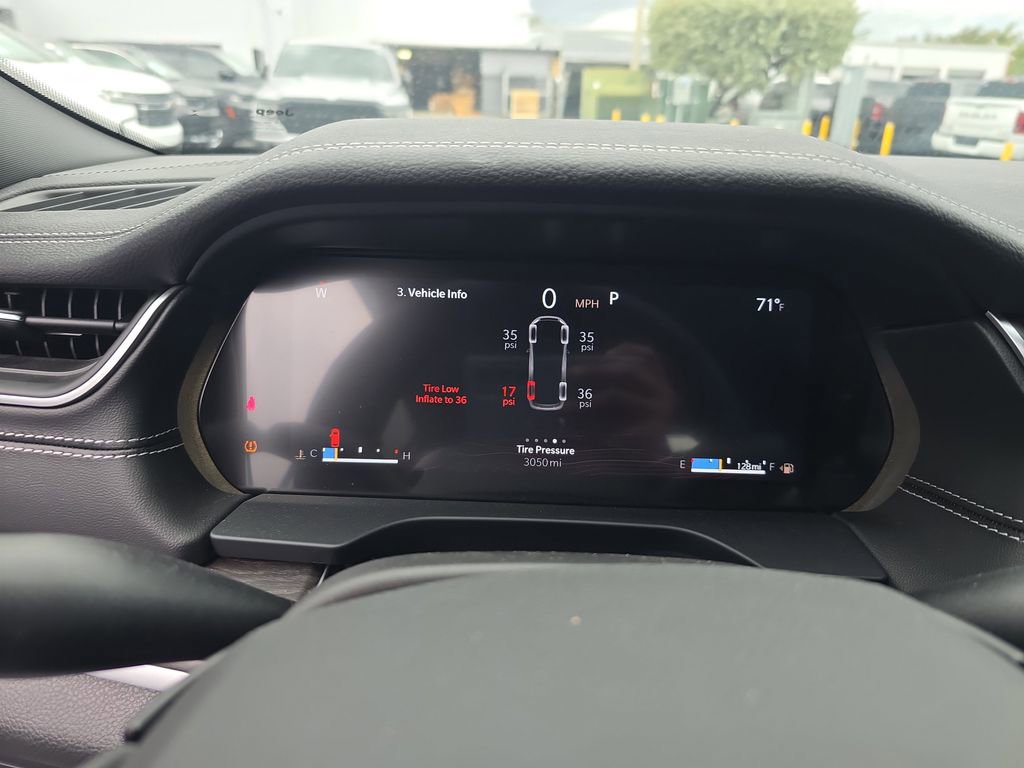 Used 2025 Jeep Grand Cherokee L Limited w/ Black Appearance Package image 21