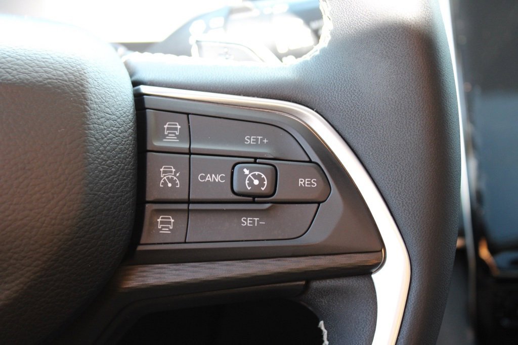 Used 2023 Jeep Grand Cherokee Altitude image 20