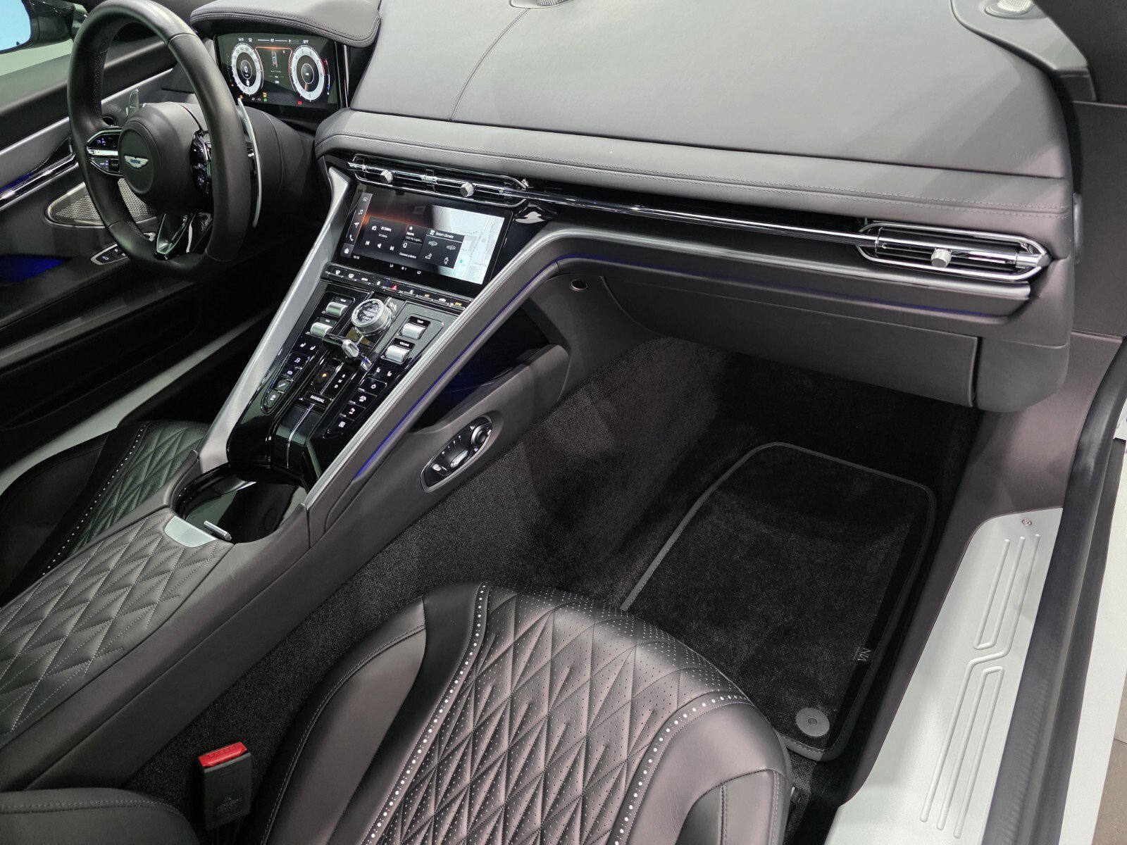 Used 2024 Aston Martin DB12 Coupe RWD image 22