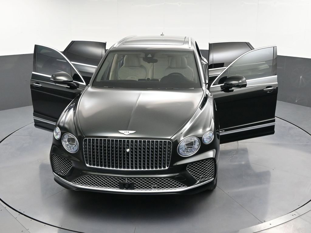 Used 2024 Bentley Bentayga AWD/4WD image 38