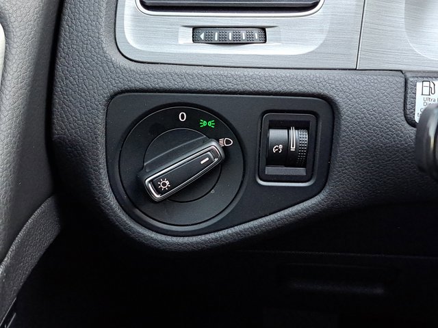 Used 2015 Volkswagen Golf TDI S image 27