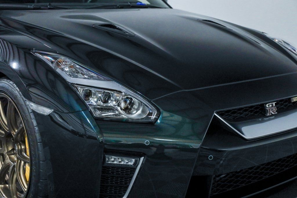 Used 2021 Nissan GT-R Premium image 10
