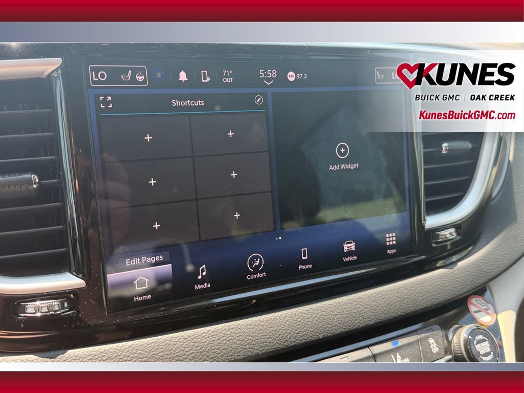 Used 2023 Chrysler Pacifica Touring-L FWD image 27