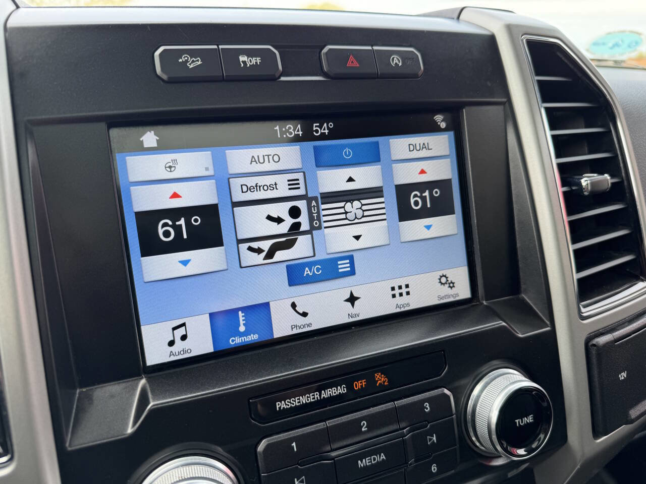 Used 2018 Ford F150 Lariat w/ Equipment Group 502A Luxury AWD/4WD image 12