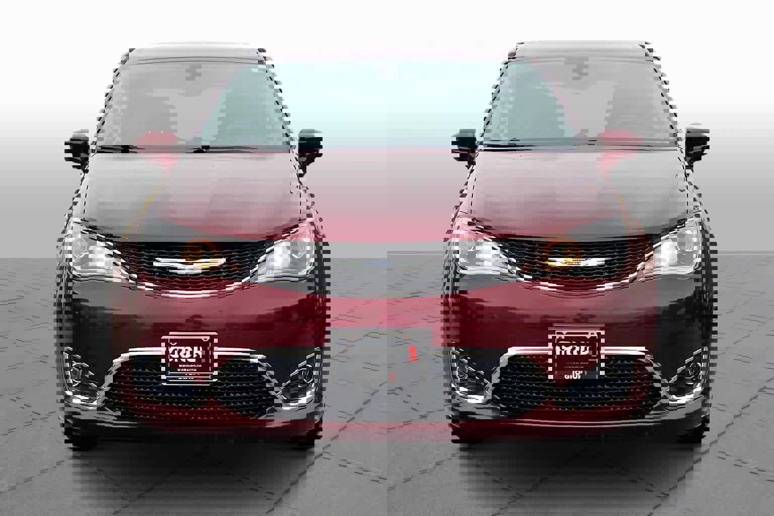 Used 2018 Chrysler Pacifica Touring Plus image 4