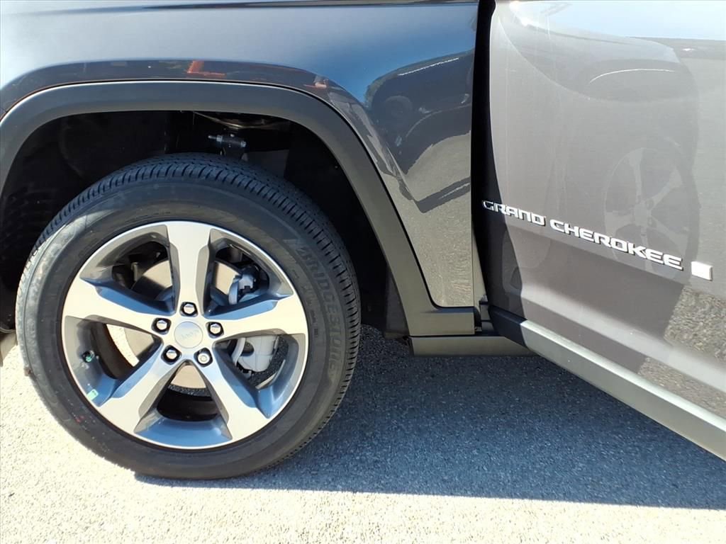 New 2025 Jeep Grand Cherokee Limited image 32