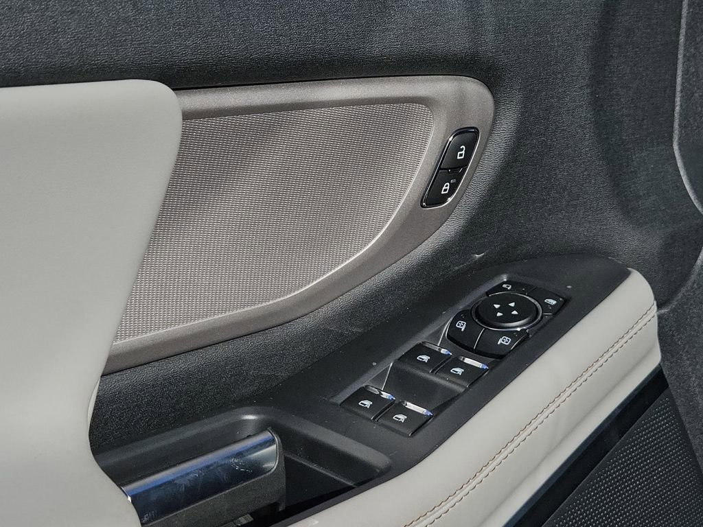 New 2025 Ford Expedition Active image 24