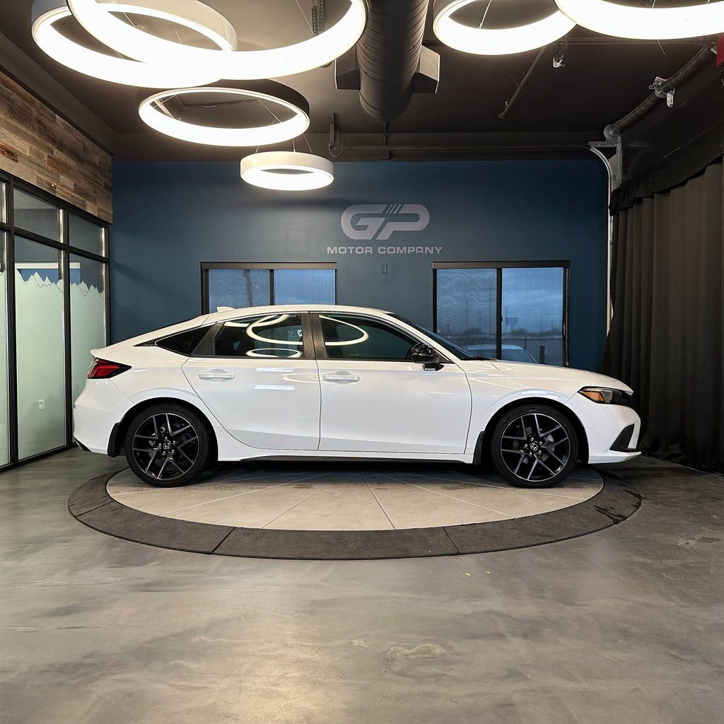 Used 2022 Honda Civic Sport Touring image 2