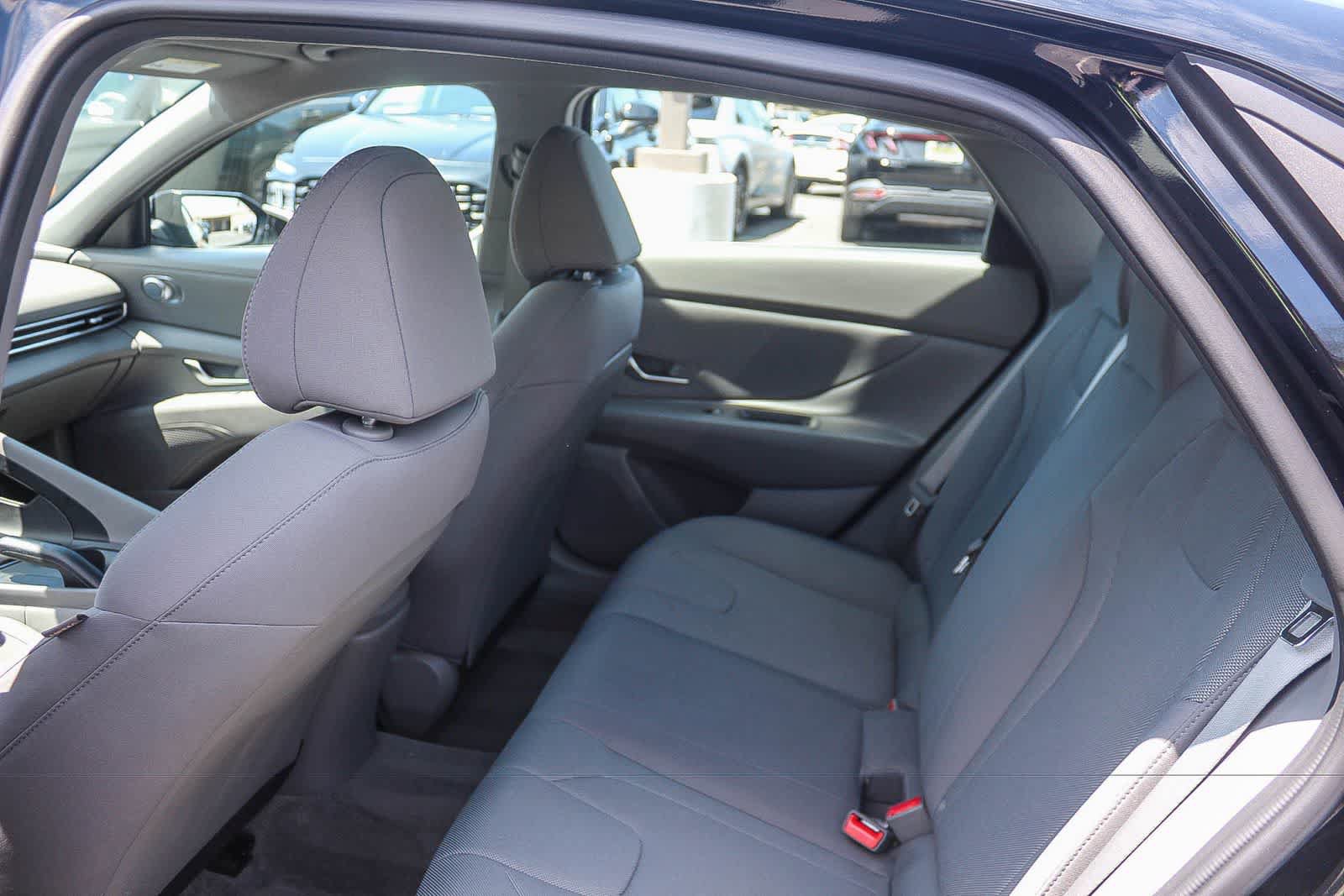 Certified 2023 Hyundai Elantra SE FWD image 23