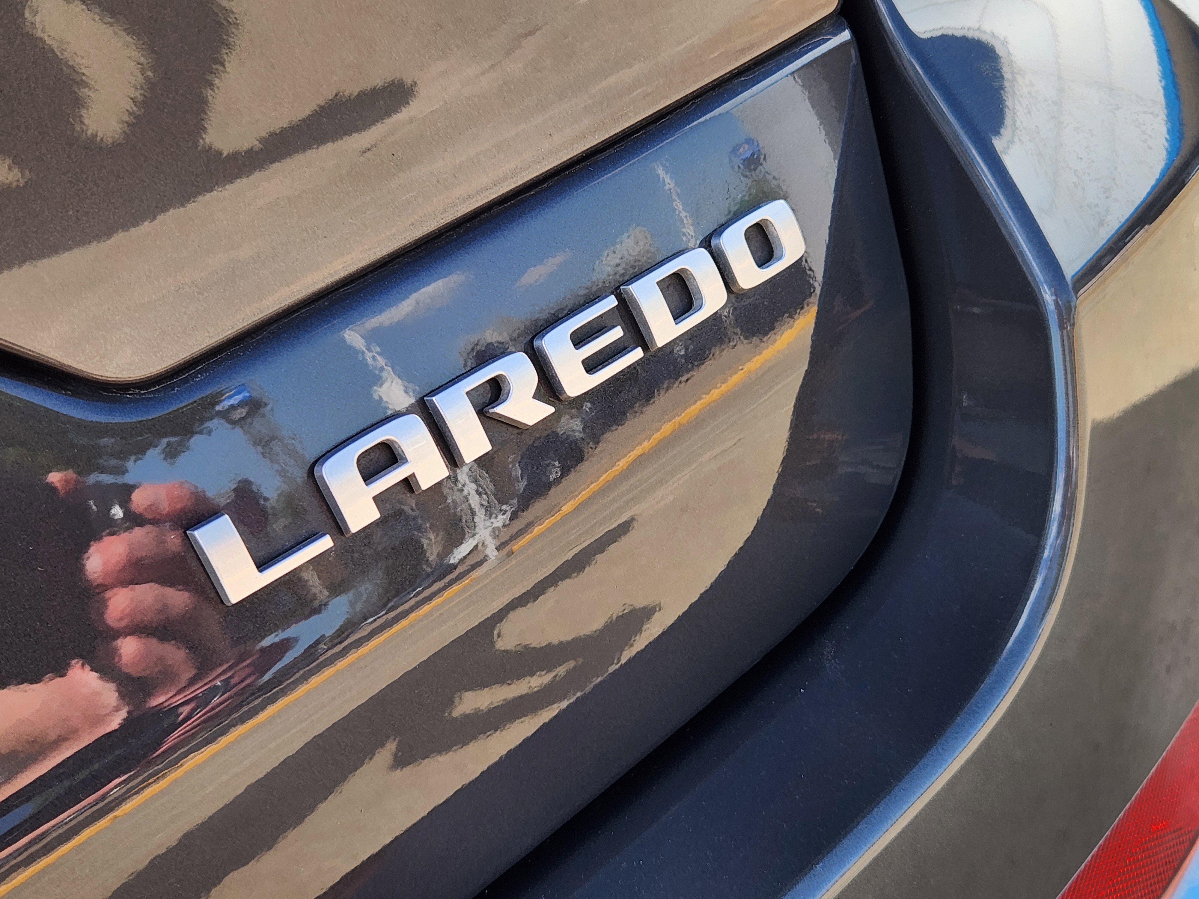 Used 2025 Jeep Grand Cherokee Laredo X image 12