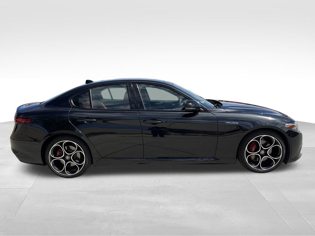 Used 2022 Alfa Romeo Giulia Veloce RWD image 6