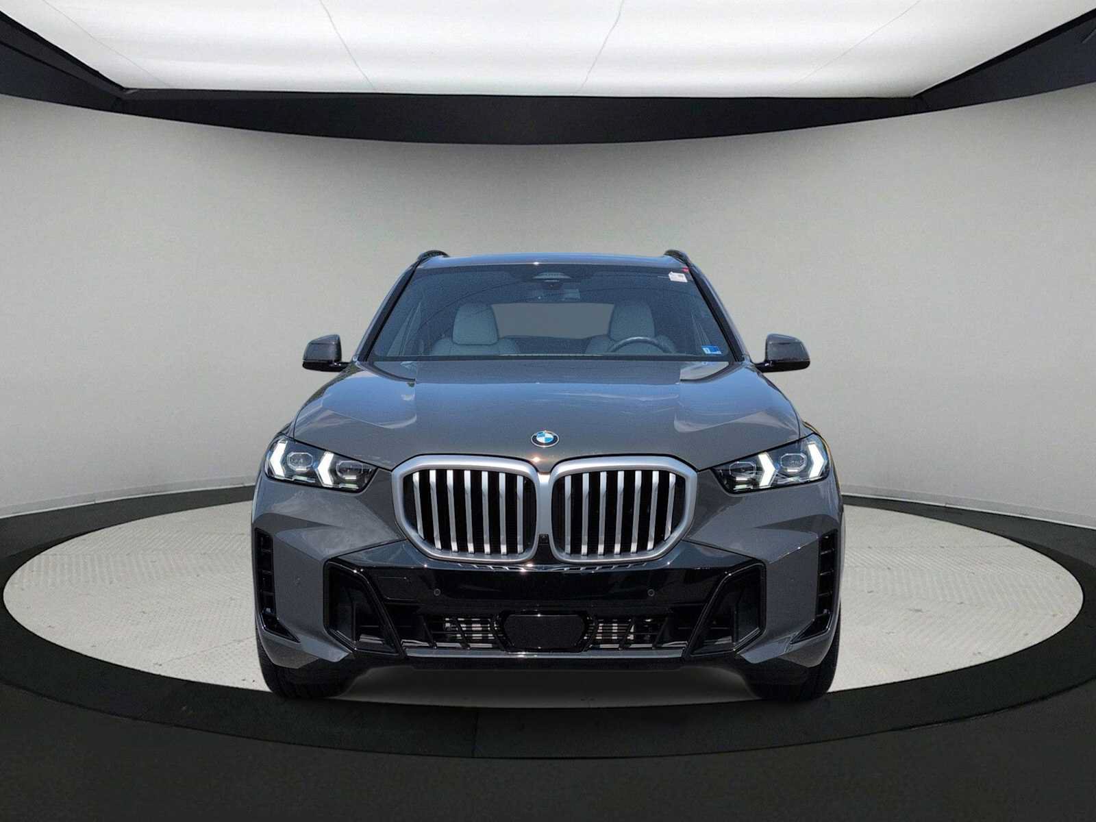 Used 2026 BMW X5 xDrive40i w/ M Sport Package AWD/4WD image 3