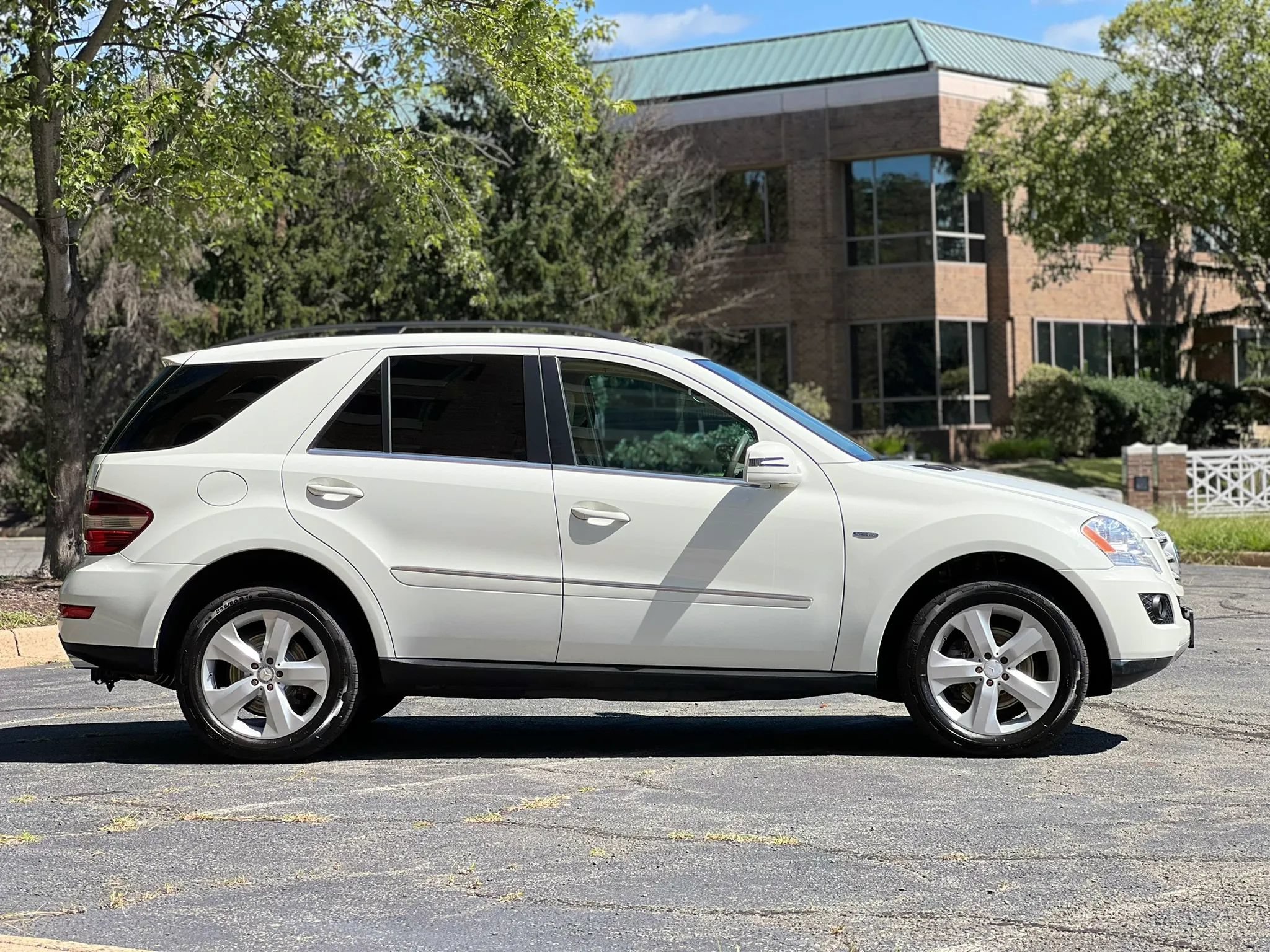 Used 2011 Mercedes-Benz ML 350 BlueTEC 4MATIC image 6