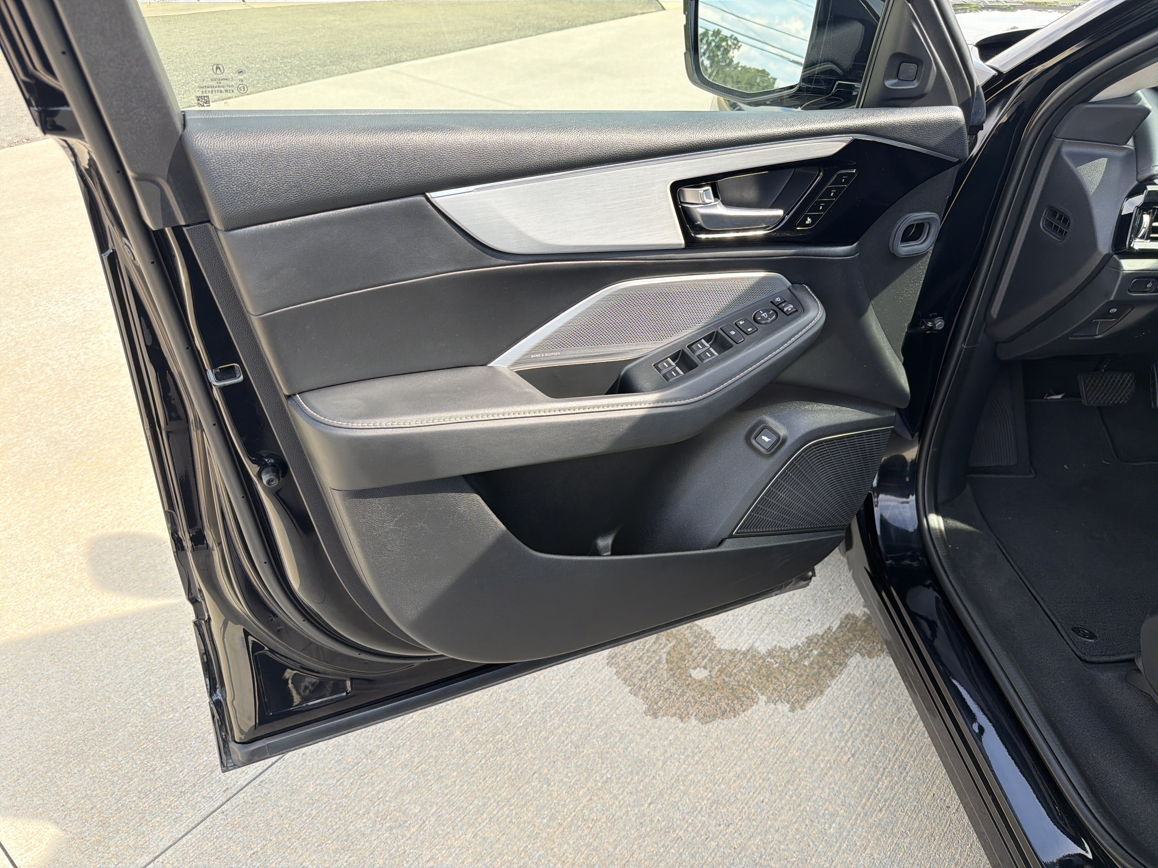 Certified 2025 Acura MDX w/ Technology Package FWD image 5