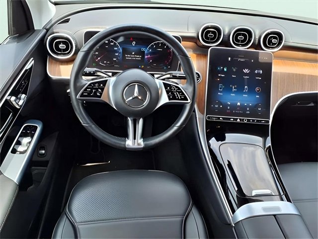 Used 2024 Mercedes-Benz GLC 300 image 7