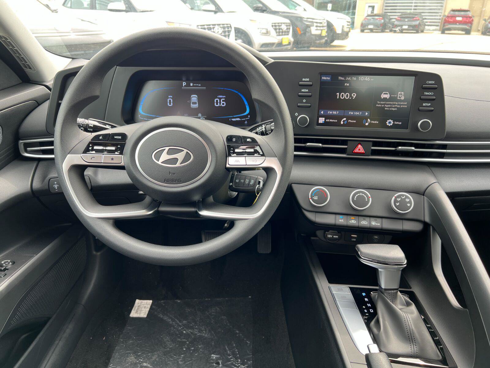 New 2026 Hyundai Elantra SE FWD image 19