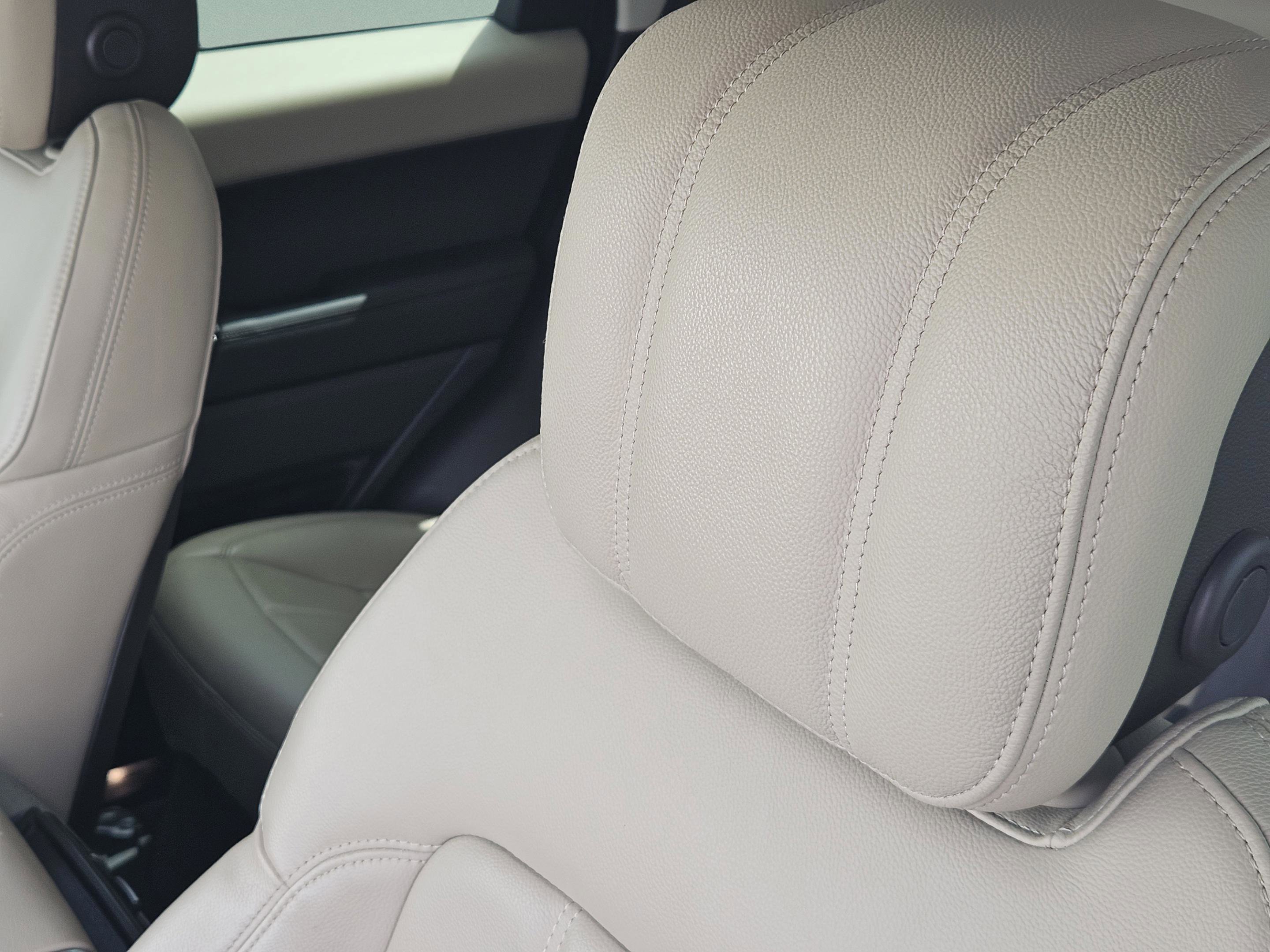 Used 2019 Land Rover Range Rover Sport SE AWD/4WD image 13