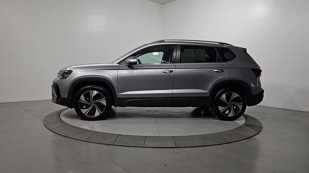 Used 2025 Volkswagen Taos SE w/ Panoramic Sunroof Package AWD/4WD video 2