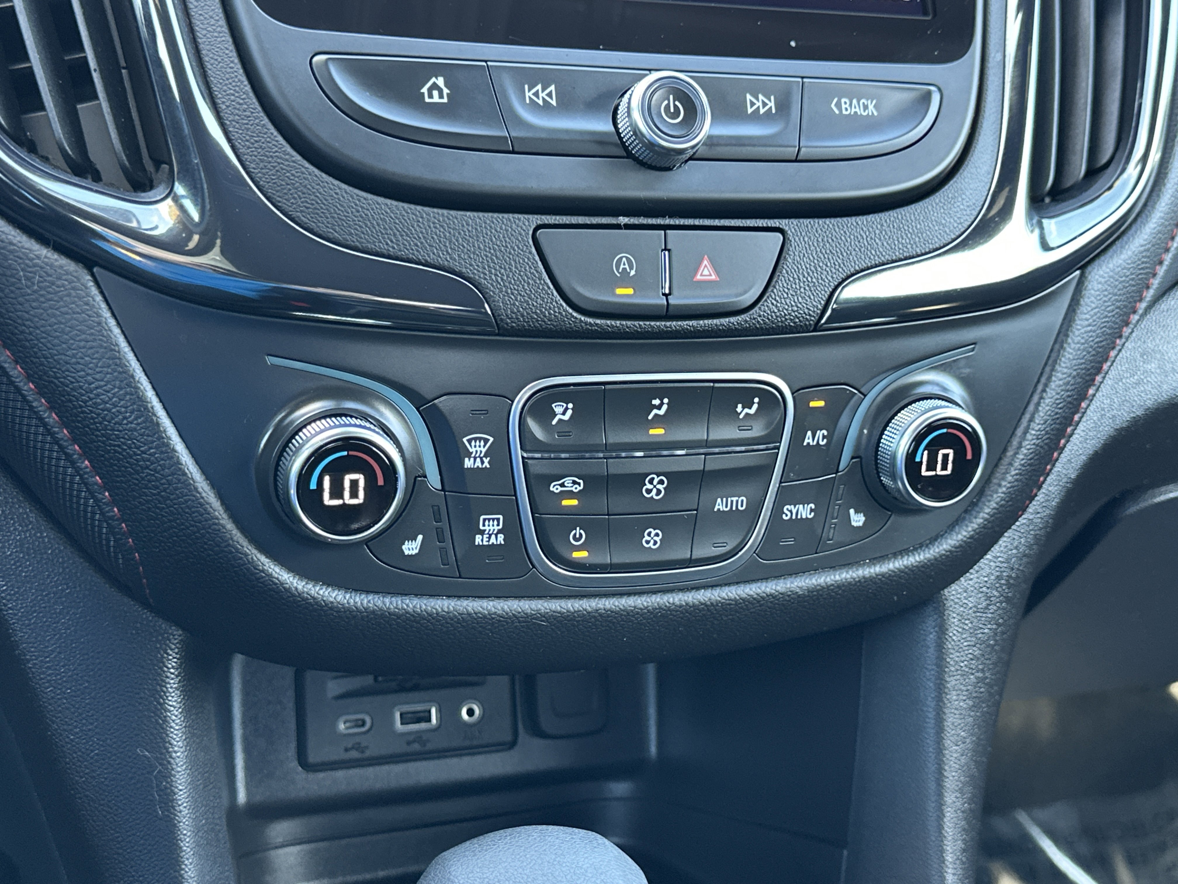 Used 2024 Chevrolet Equinox RS w/ RS Leather Package image 28