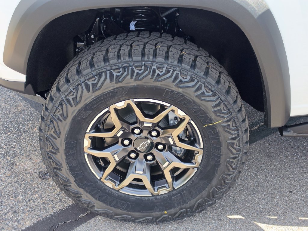 New 2026 Chevrolet Colorado ZR2 w/ Technology Package AWD/4WD image 24