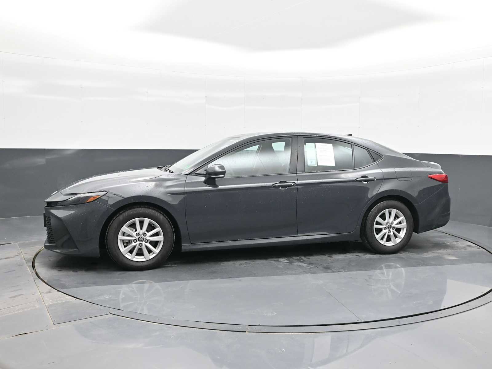 Used 2025 Toyota Camry LE image 5