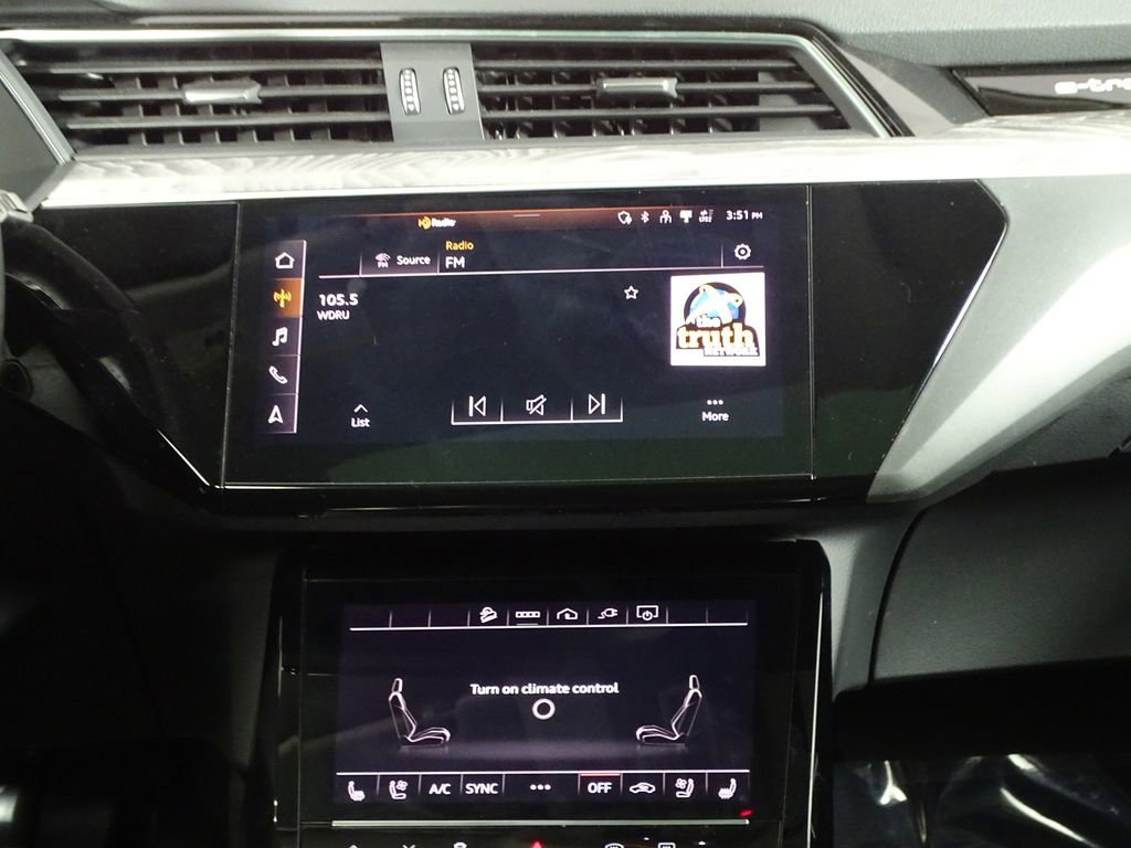 Used 2021 Audi e-tron Premium Plus image 31