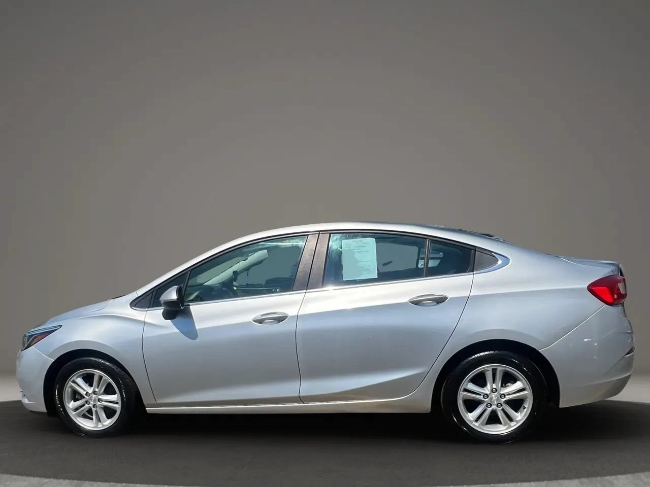Used 2018 Chevrolet Cruze LT FWD image 8